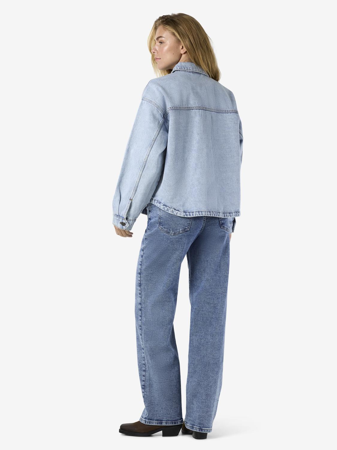 model_shot-front_full